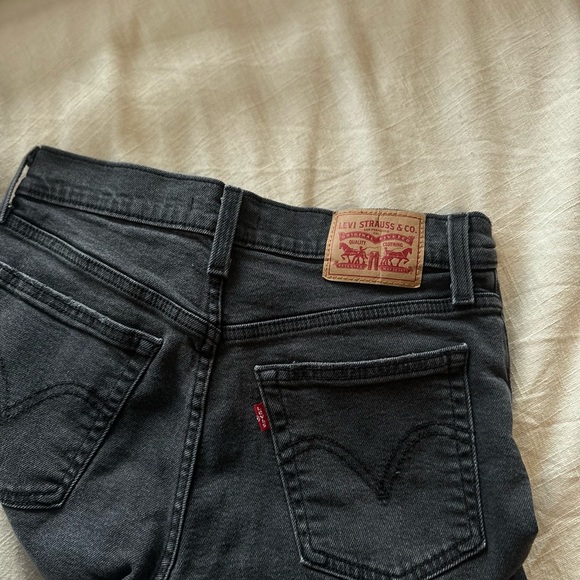 Levi Wedgie Straight Black Jeans Distressed - Picture 4 of 4